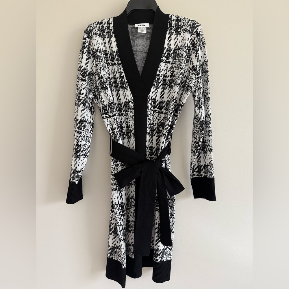 DKNY Black & White Knit Belted Sweater Dress – Size Medium